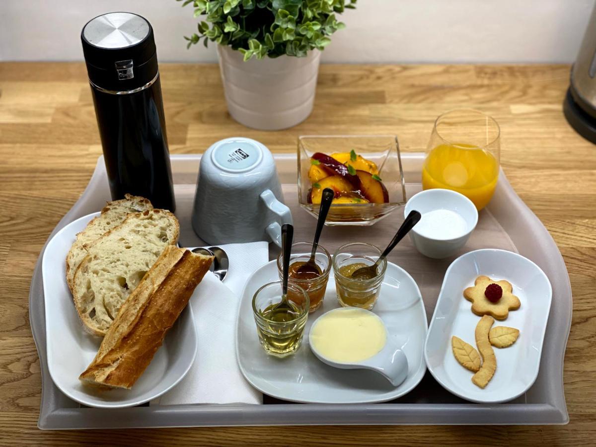Au 10 Bed & Breakfast Luisant 외부 사진