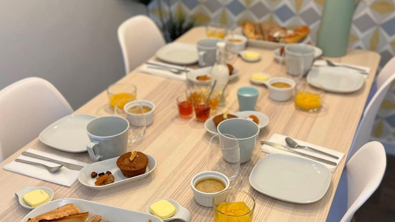 Au 10 Bed & Breakfast Luisant 외부 사진