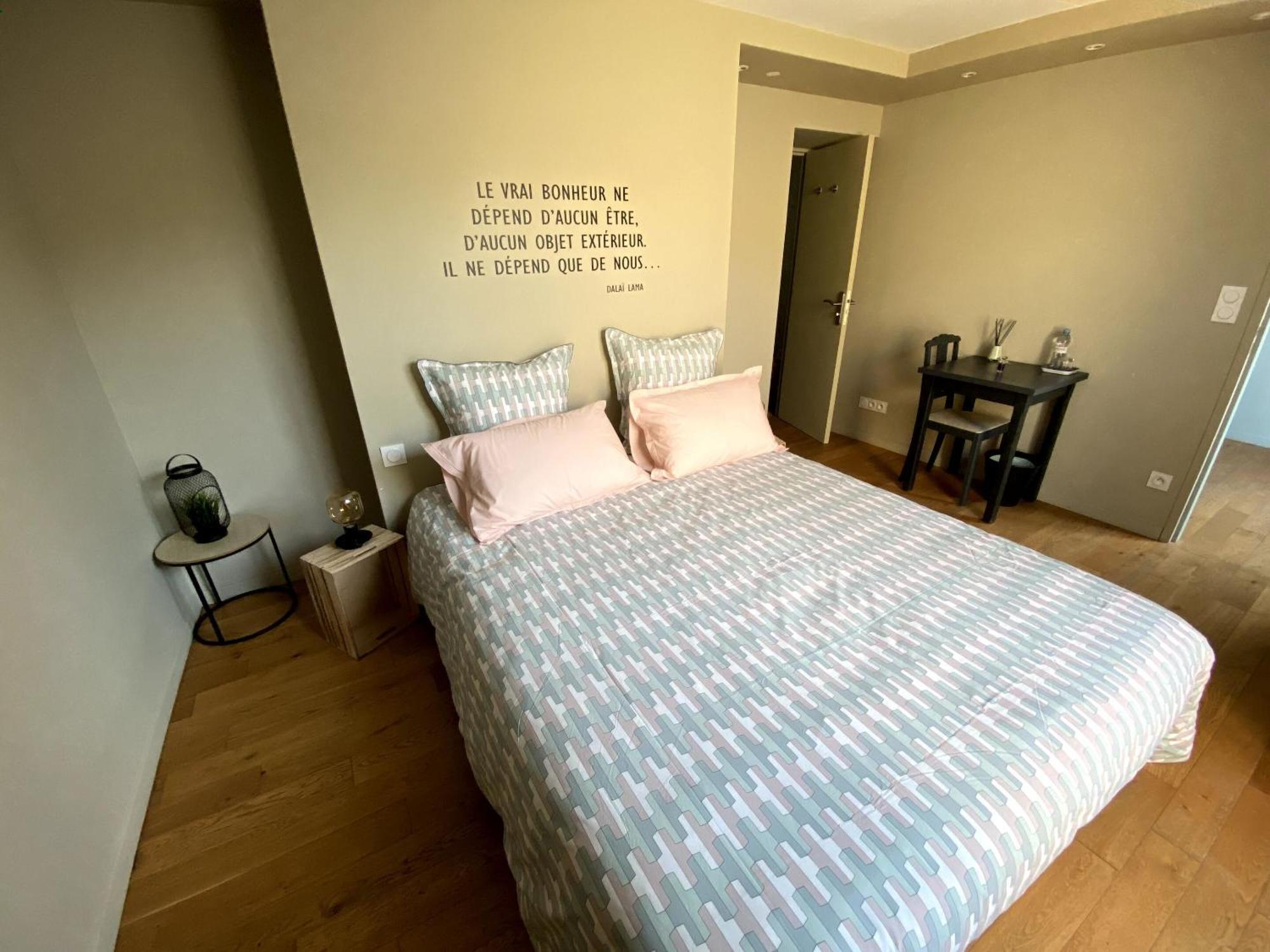 Luisant Au 10 Bed & Breakfast B&B 객실 사진